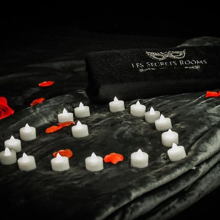 Les Secrets Rooms, Love Room De Luxe Avec Jacuzzi Rivesaltes Esterno foto