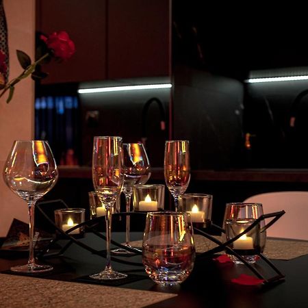 Les Secrets Rooms, Love Room De Luxe Avec Jacuzzi Rivesaltes Esterno foto