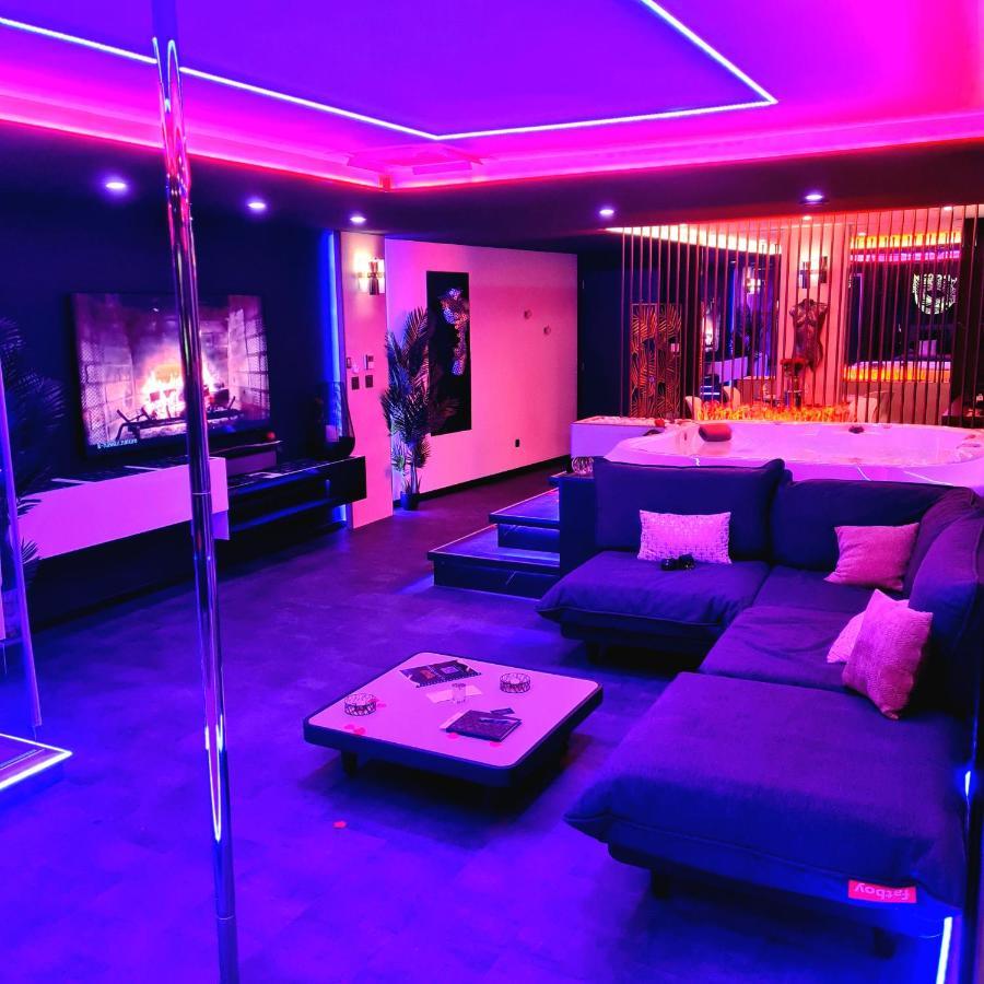 Les Secrets Rooms, Love Room De Luxe Avec Jacuzzi Rivesaltes Esterno foto